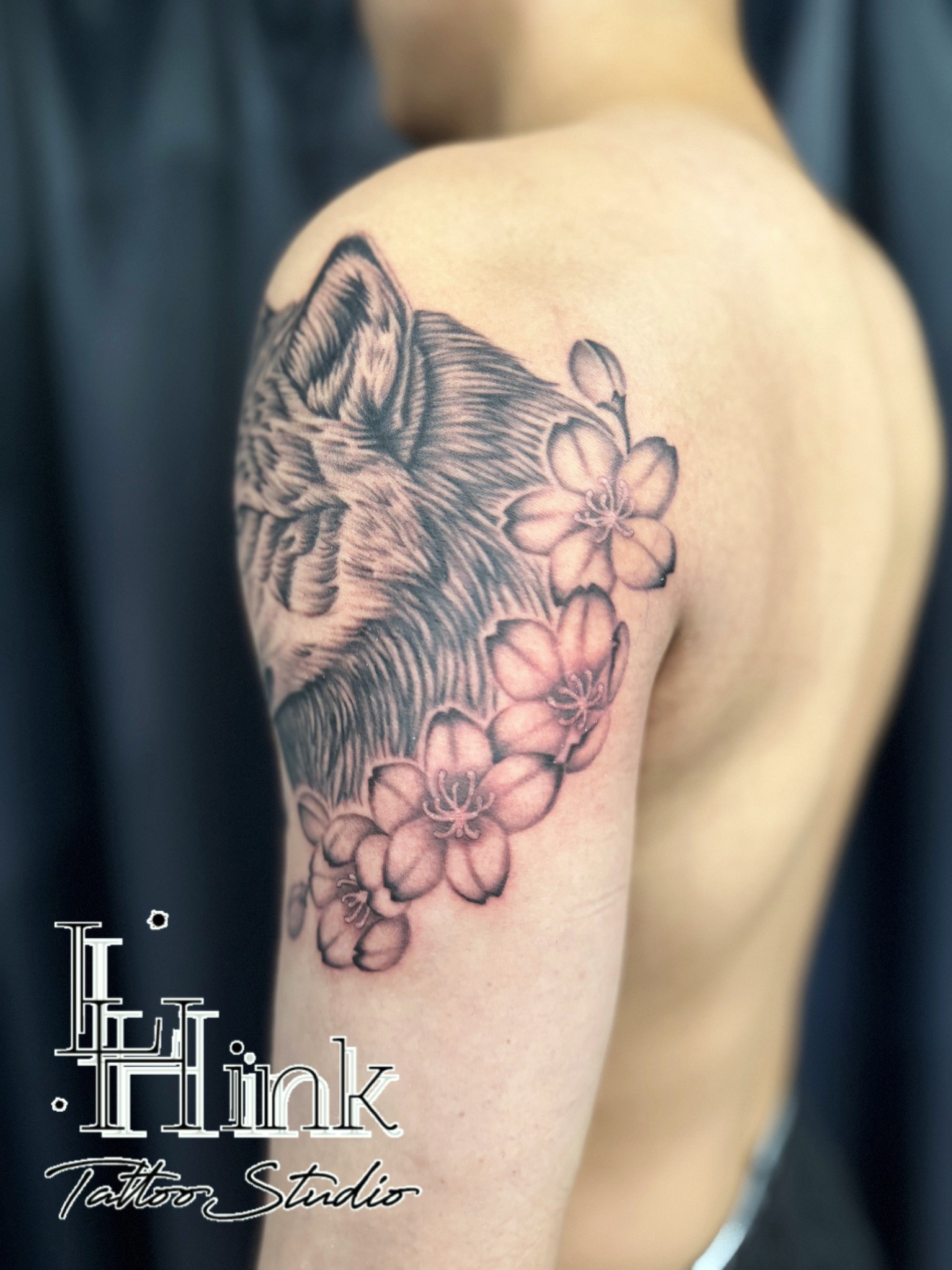 東京吉祥寺のタトゥースタジオLH ink Tattoo Studioで施術した 狼と桜