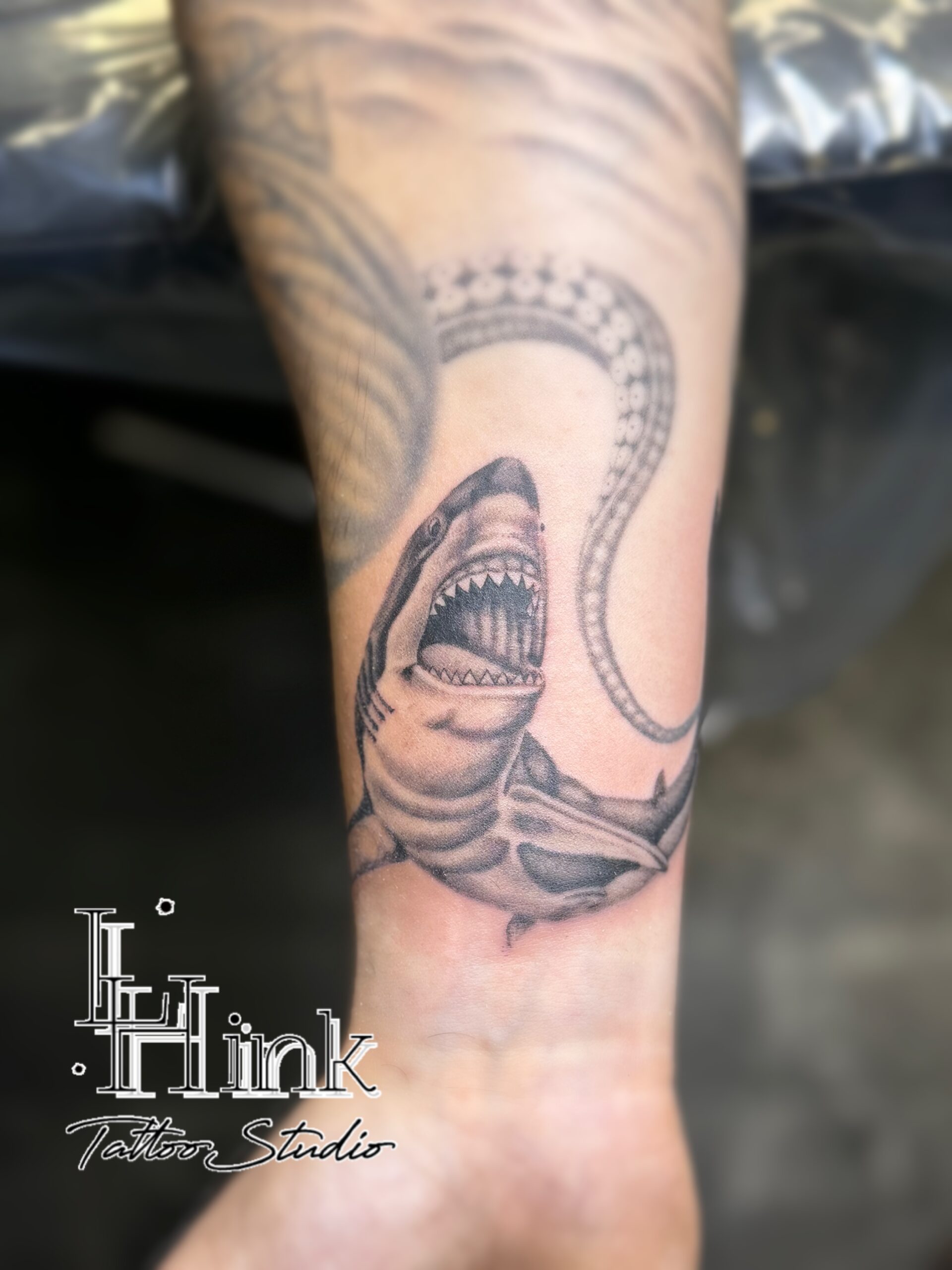 東京吉祥寺のタトゥースタジオLH ink Tattoo Studioで施術した サメ