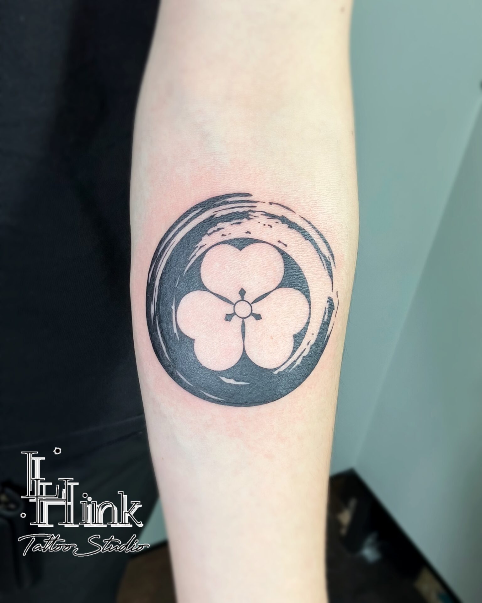東京吉祥寺のタトゥースタジオLH ink Tattoo Studioで施術した 家紋と円相