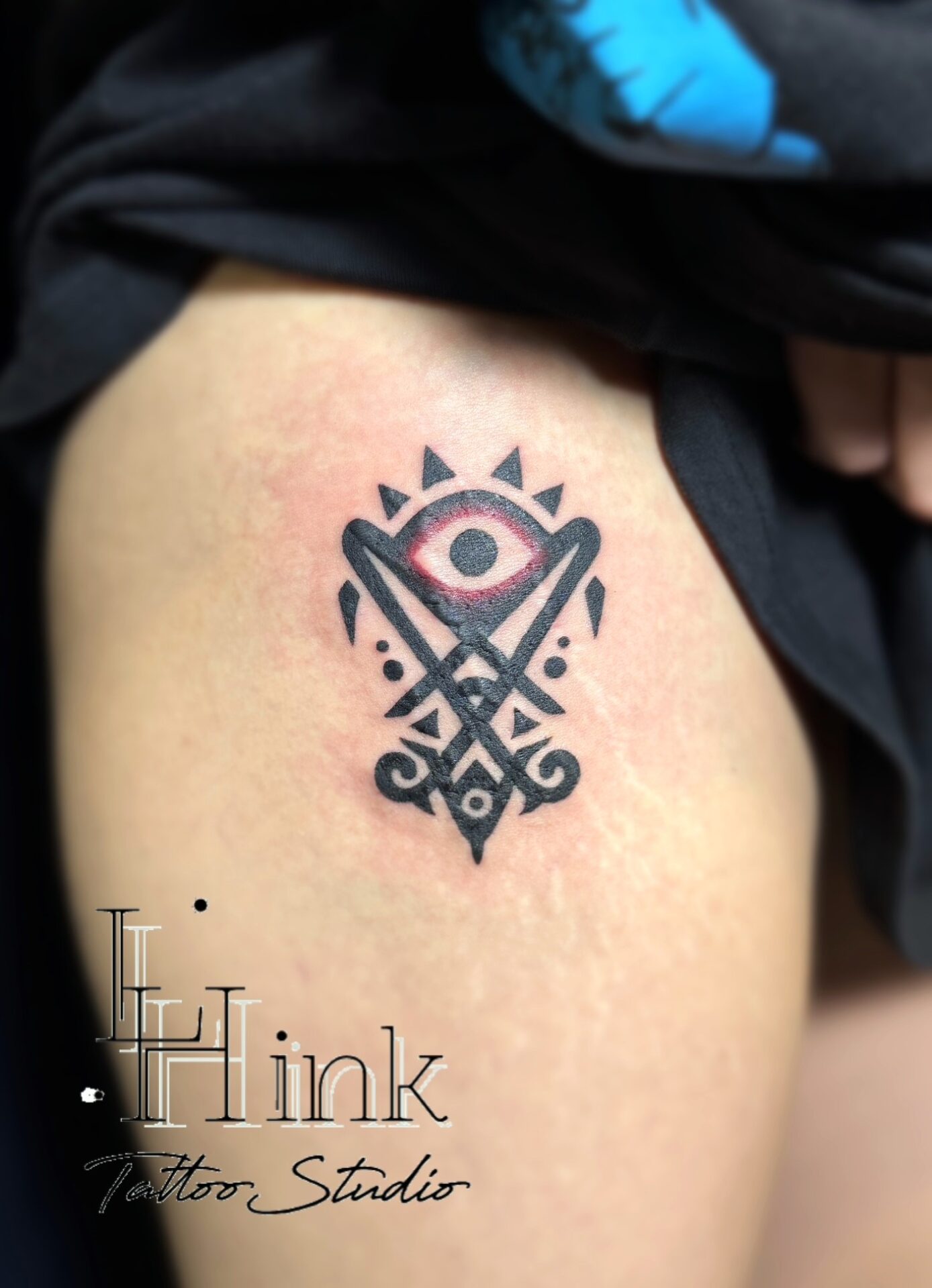 東京吉祥寺のタトゥースタジオLH ink Tattoo Studioで施術した 紋章