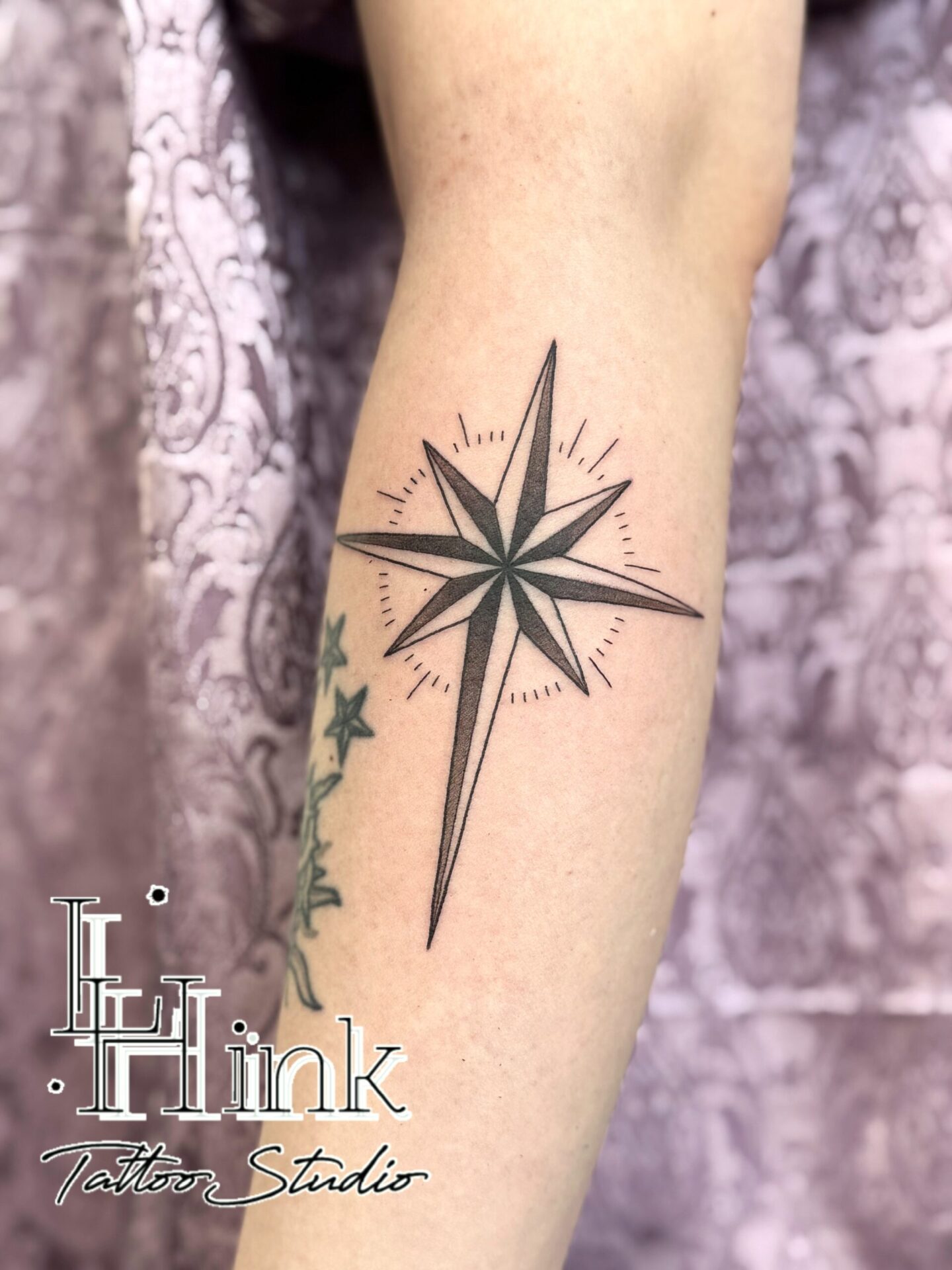 東京吉祥寺のタトゥースタジオLH ink Tattoo Studioで施術した Compass