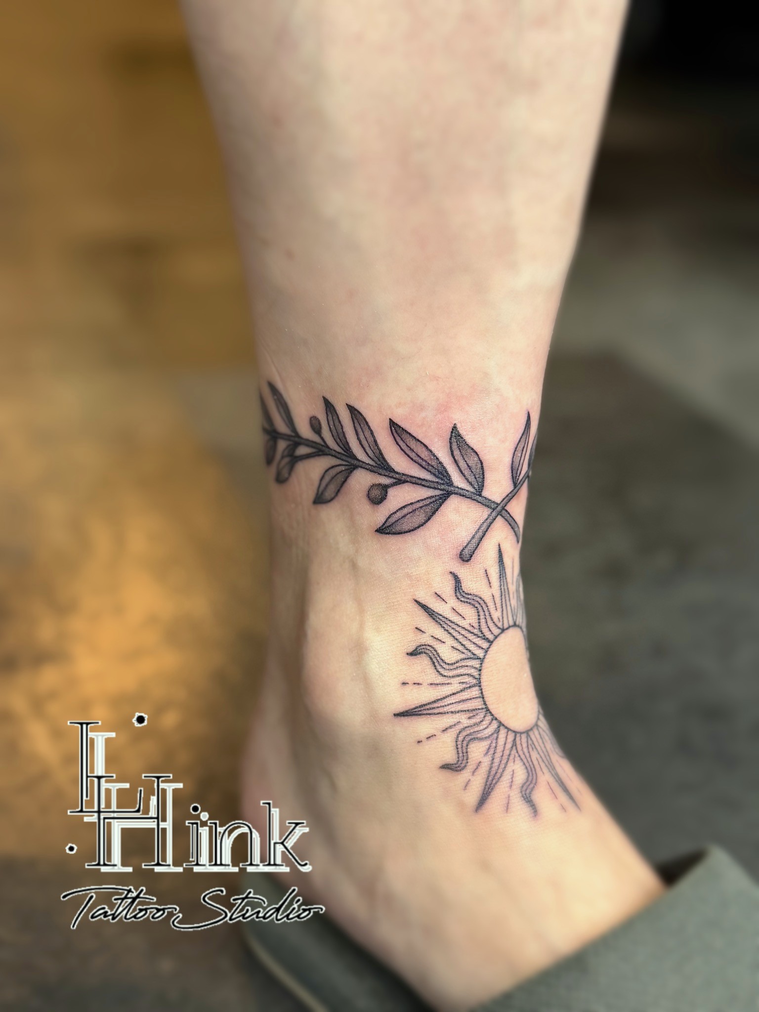 東京吉祥寺のタトゥースタジオLH ink Tattoo Studioで施術した Laurel＆Sun