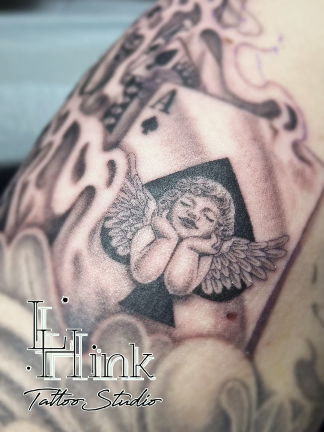 東京吉祥寺のタトゥースタジオLH ink Tattoo Studioで施術した トランプとキューピット