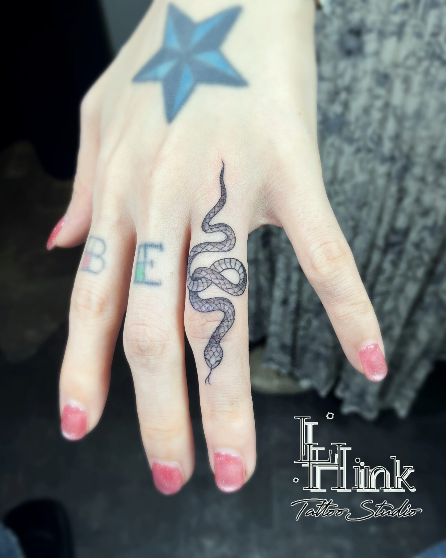 東京吉祥寺のタトゥースタジオLH ink Tattoo Studioで施術した Snake