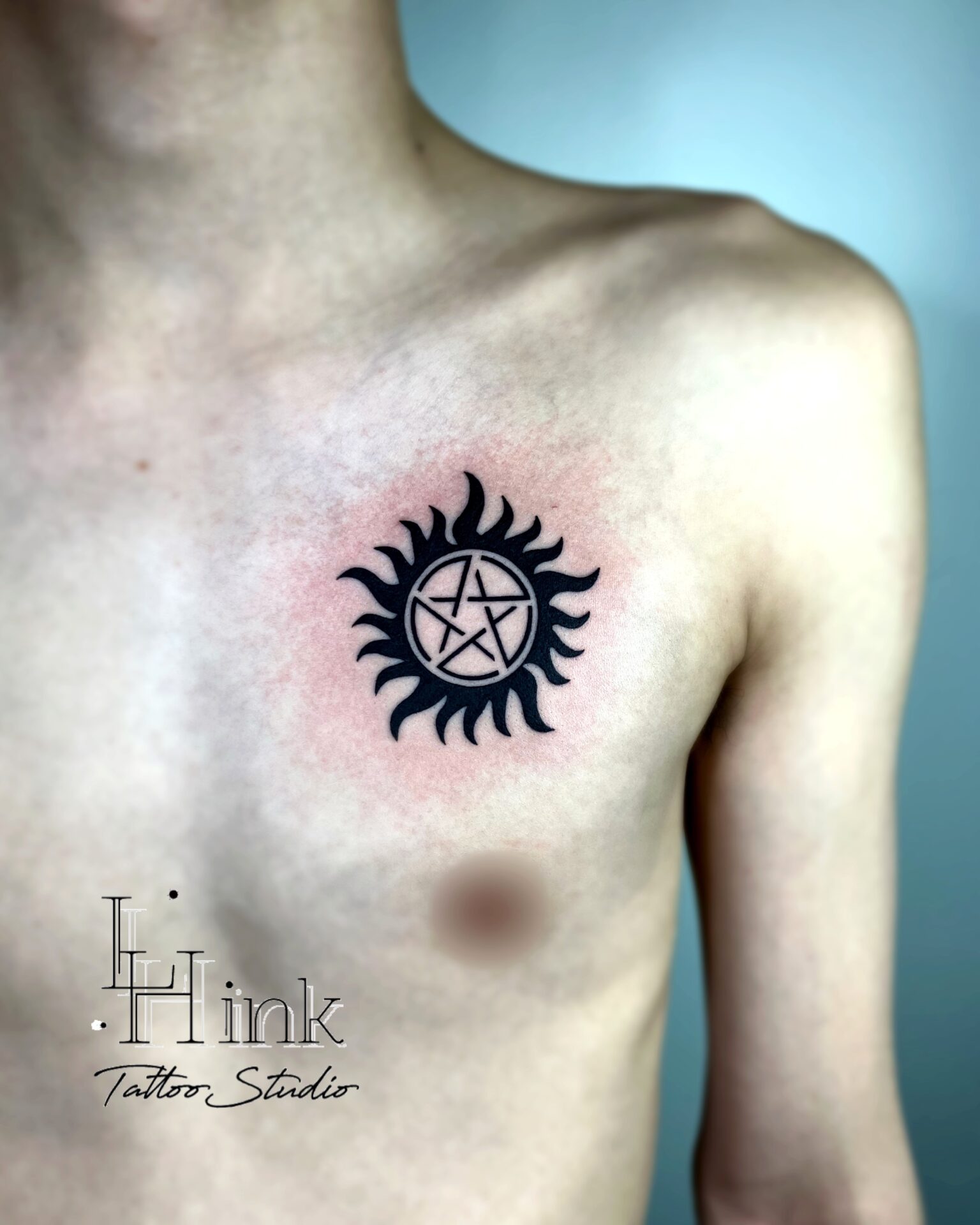 東京吉祥寺のタトゥースタジオLH ink Tattoo Studioで施術した 五芒星