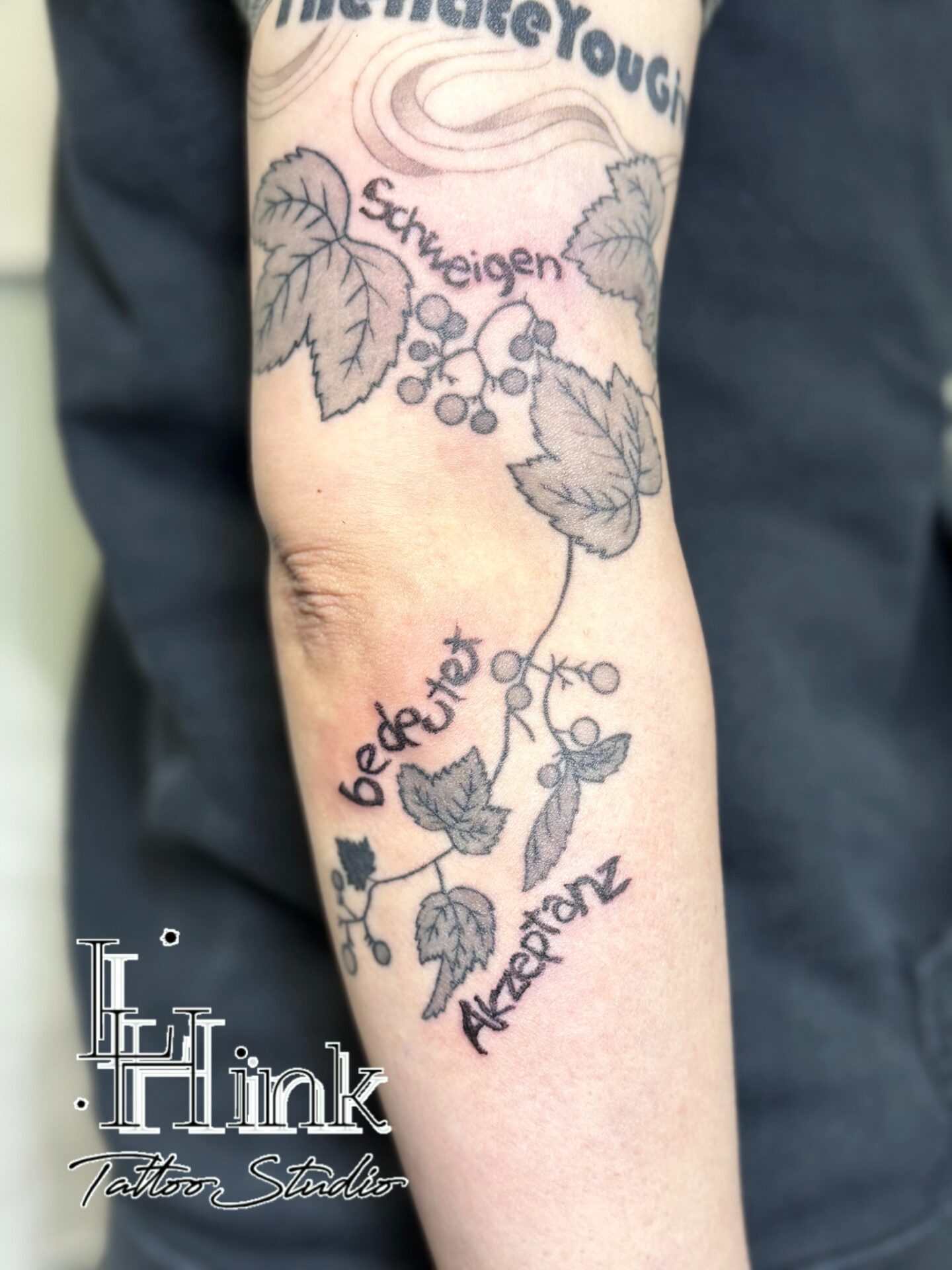 東京吉祥寺のタトゥースタジオLH ink Tattoo Studioで施術した レタリングタトゥー