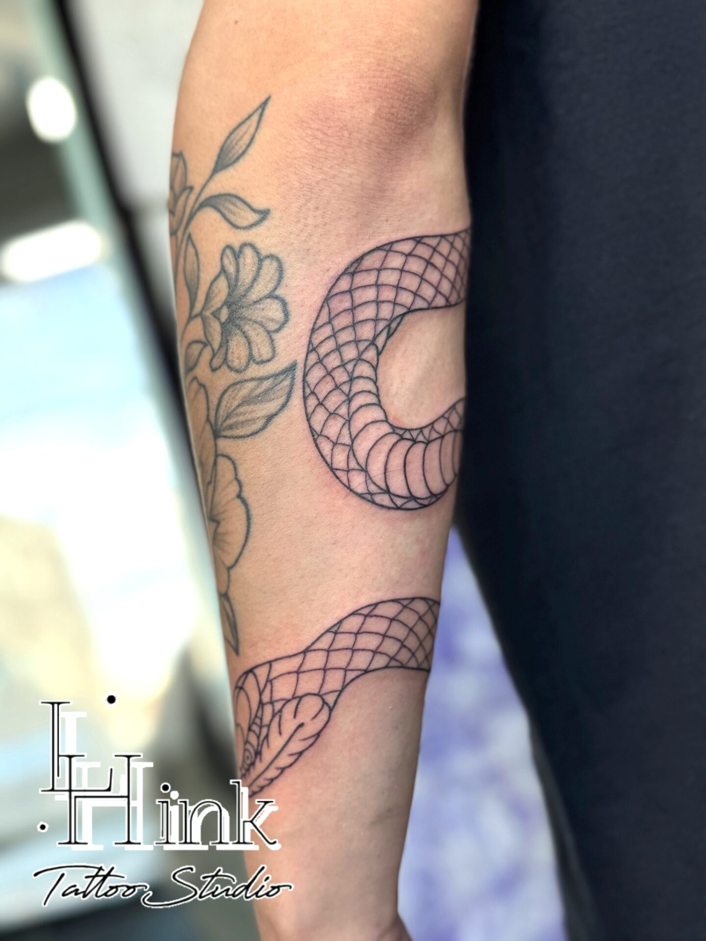 東京吉祥寺のタトゥースタジオLH ink Tattoo Studioで施術した 蛇