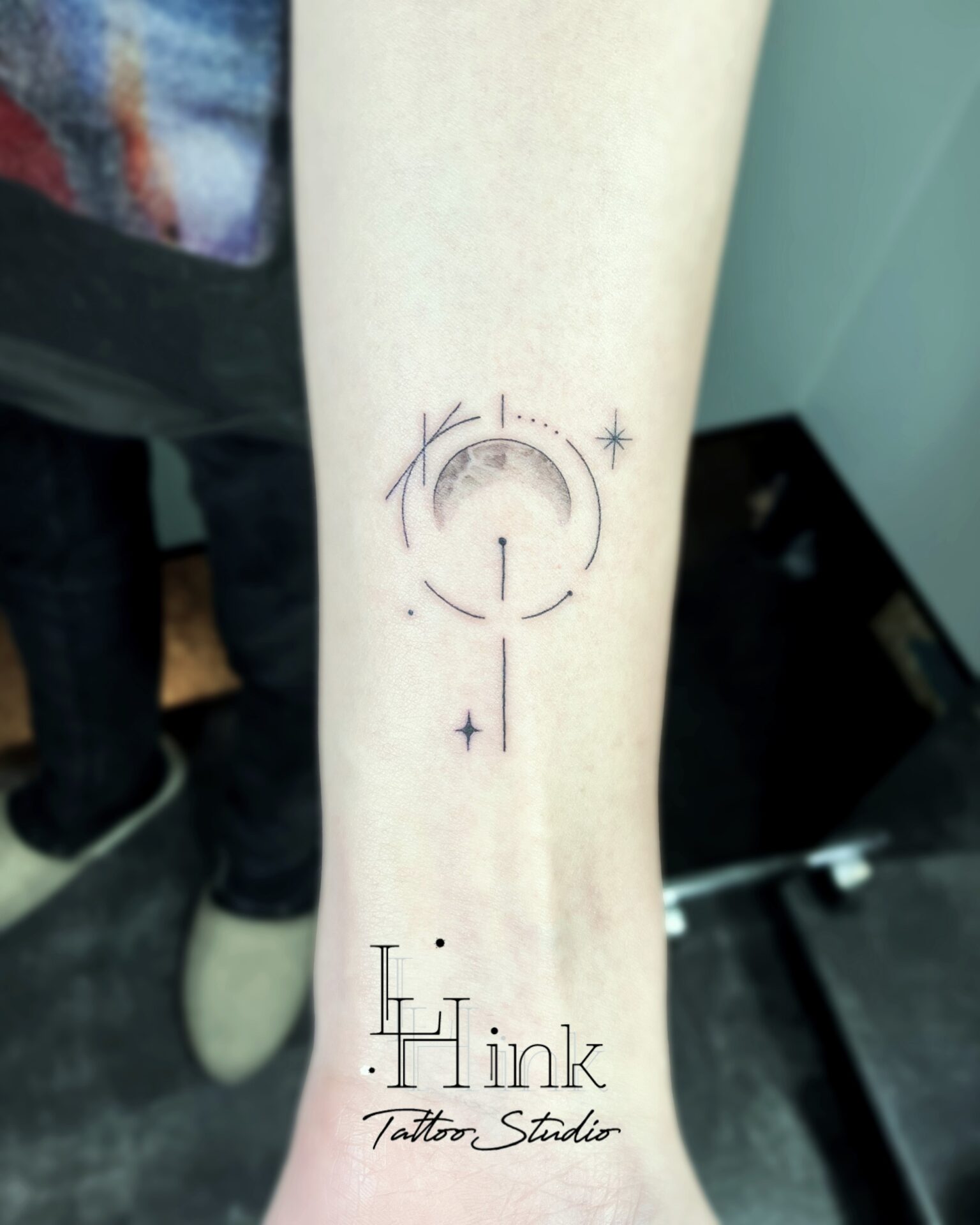 東京吉祥寺のタトゥースタジオLH ink Tattoo Studioで施術した moon geometric