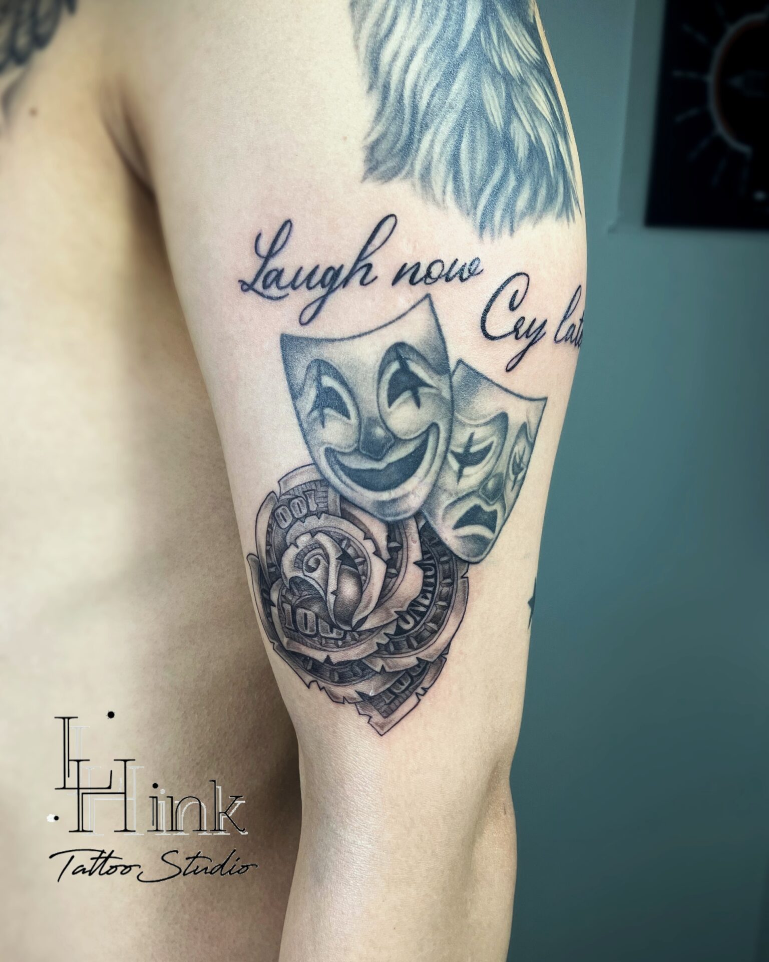 東京吉祥寺のタトゥースタジオLH ink Tattoo Studioで施術した マネーローズ＆レタリング