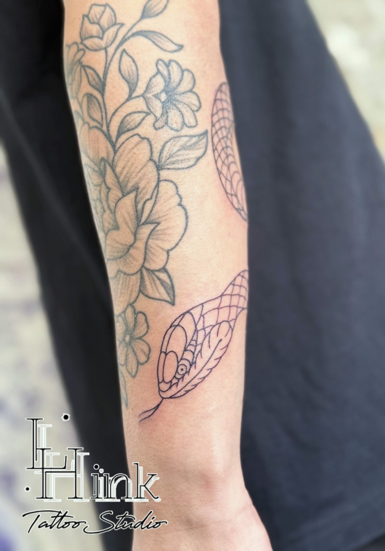 東京吉祥寺のタトゥースタジオLH ink Tattoo Studioで施術した 蛇