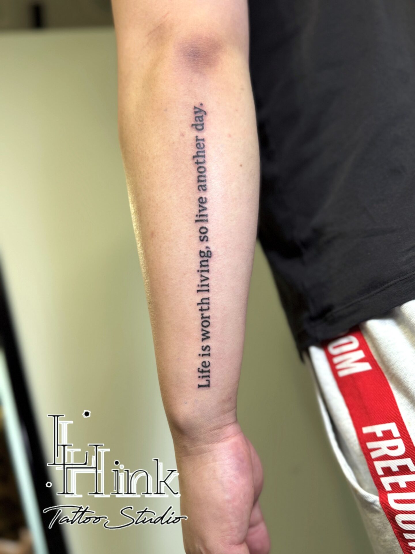 東京吉祥寺のタトゥースタジオLH ink Tattoo Studioで施術した レタリングタトゥー