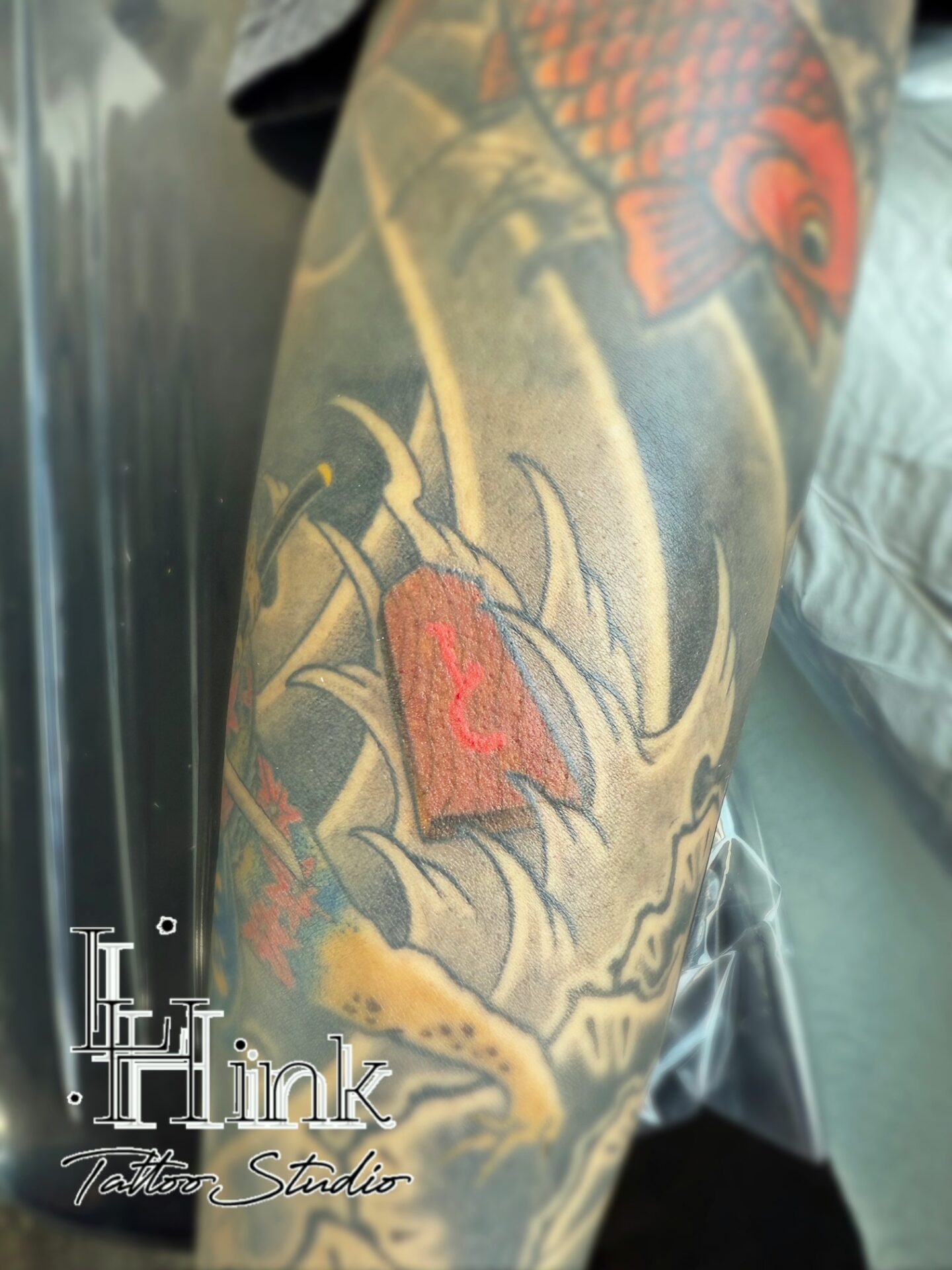 東京吉祥寺のタトゥースタジオLH ink Tattoo Studioで施術した と金と達磨