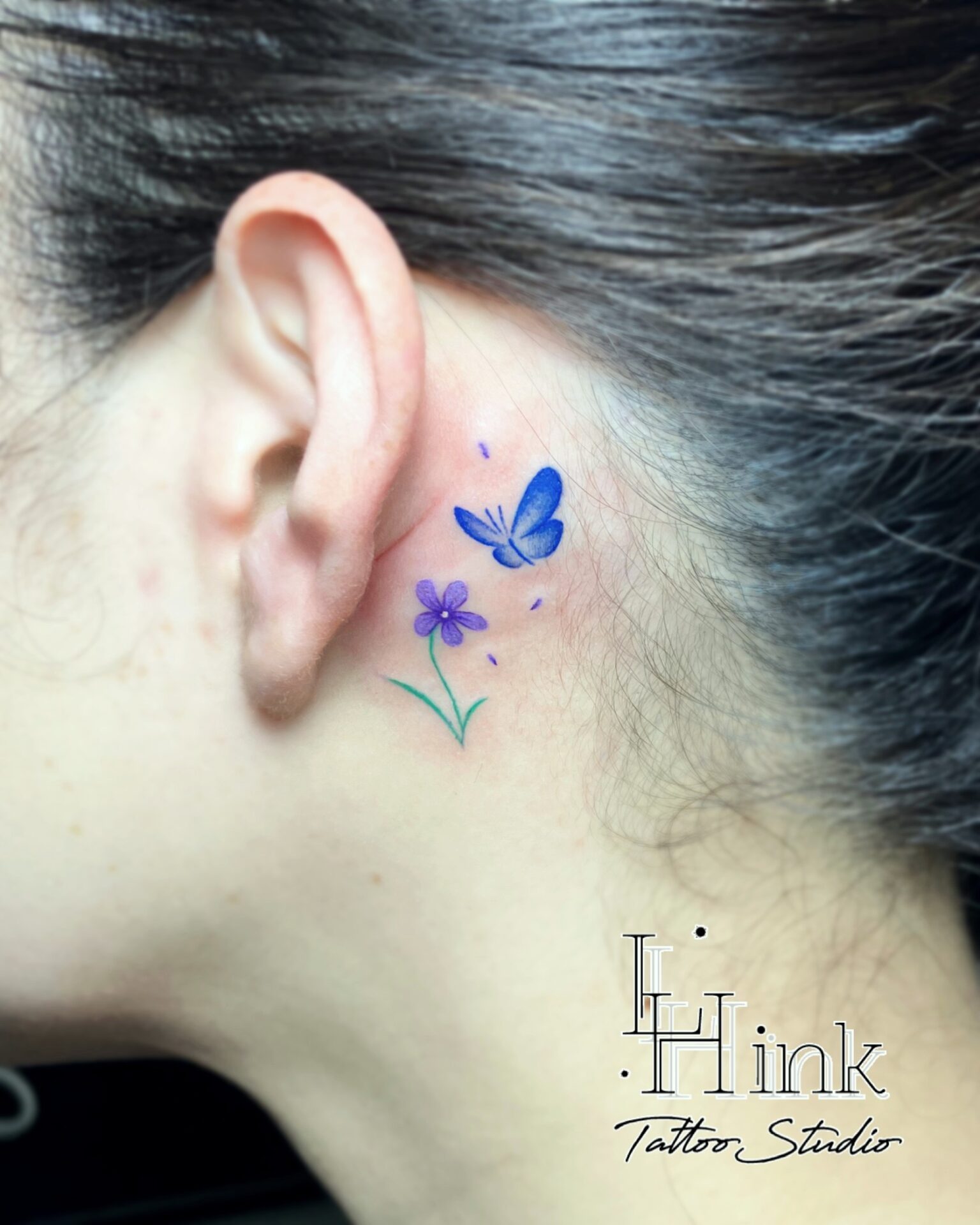 東京吉祥寺のタトゥースタジオLH ink Tattoo Studioで施術した スミレと蝶々