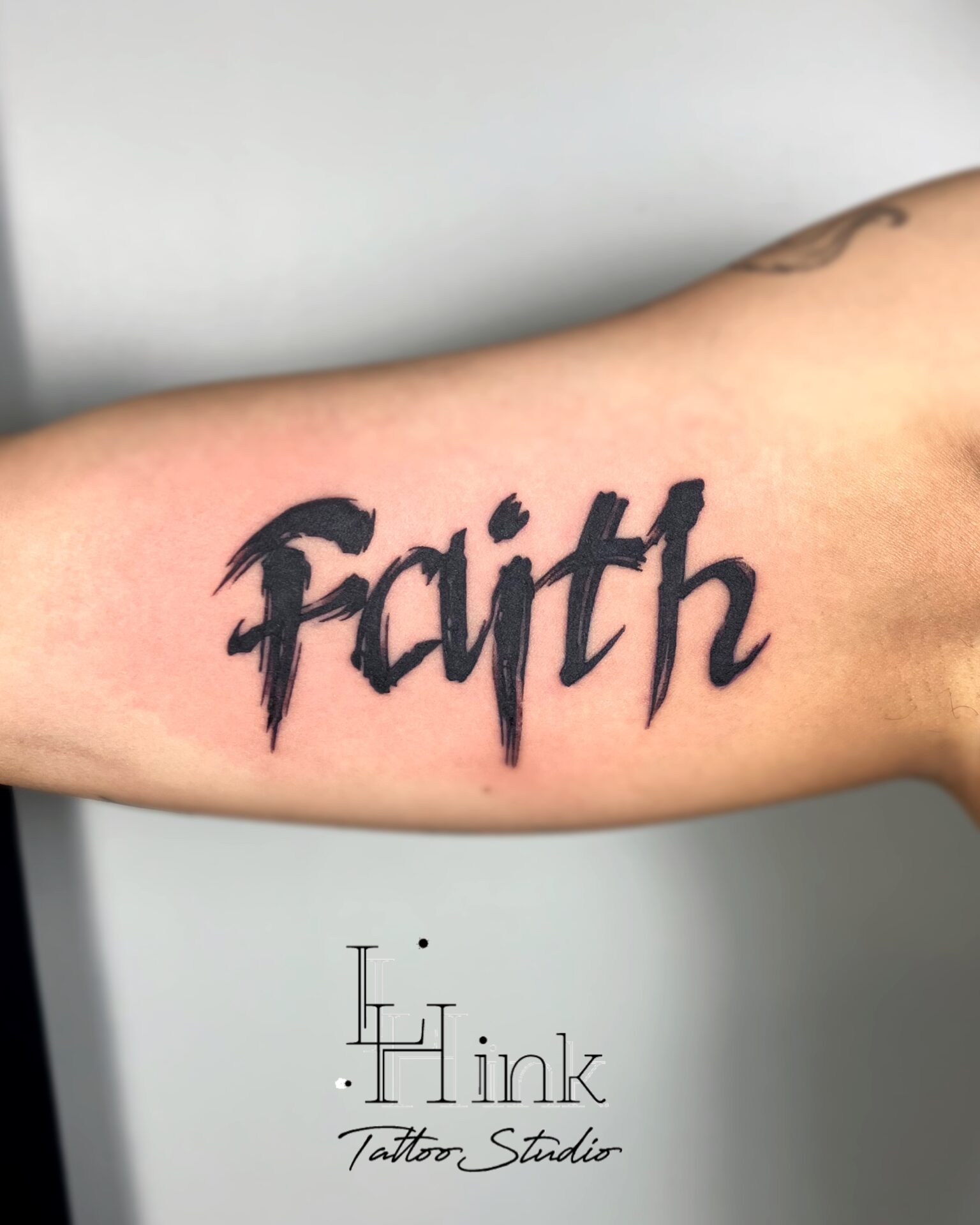 東京吉祥寺のタトゥースタジオLH ink Tattoo Studioで施術した レタリングタトゥー