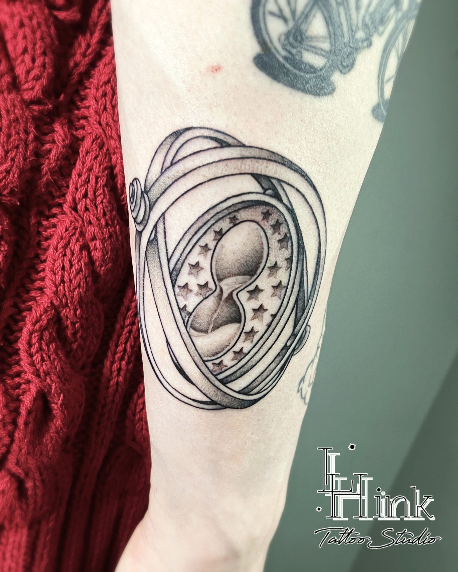 東京吉祥寺のタトゥースタジオLH ink Tattoo Studioで施術した 「逆転時計」（Time‐Turner）