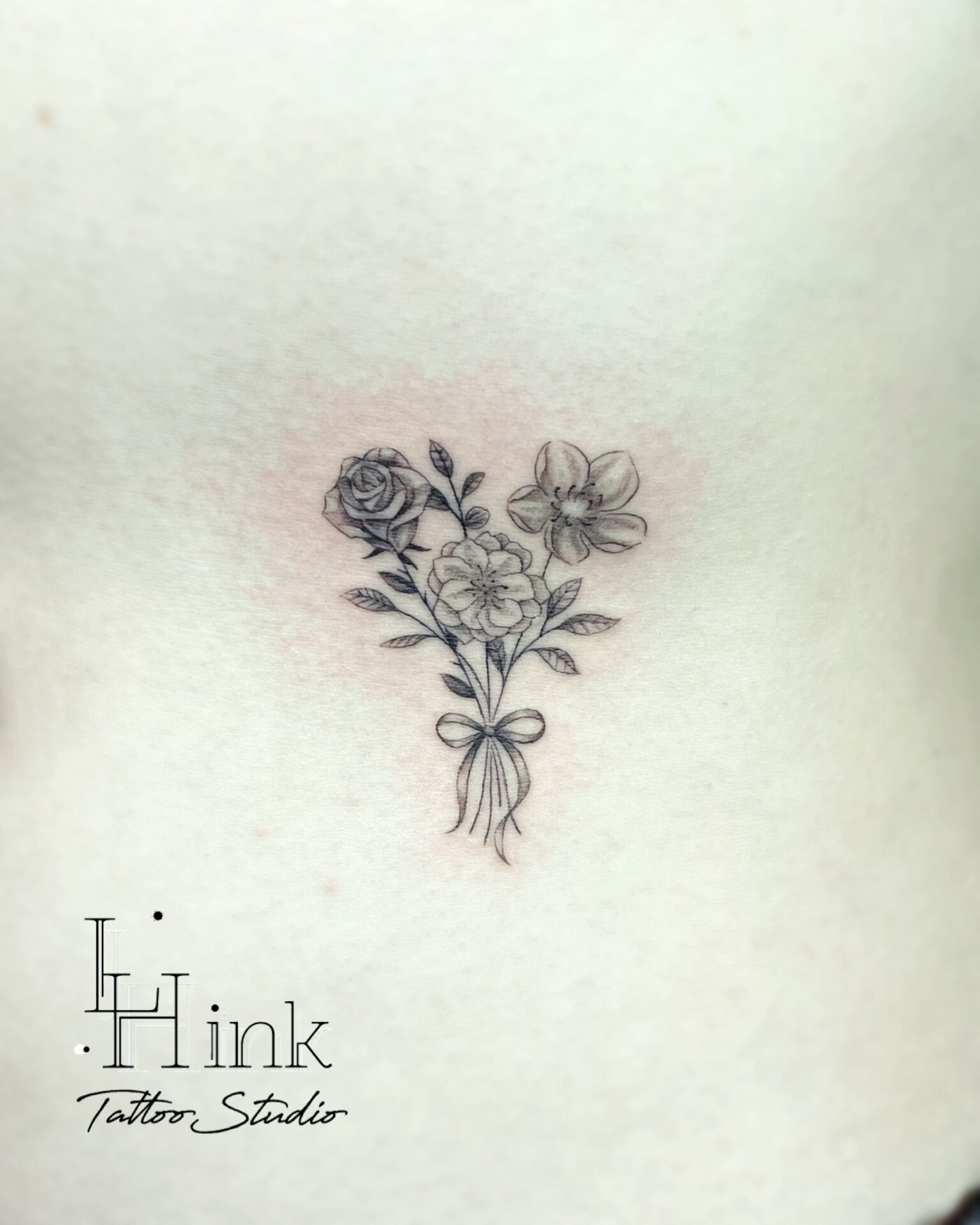 東京吉祥寺のタトゥースタジオLH ink Tattoo Studioで施術した 花束