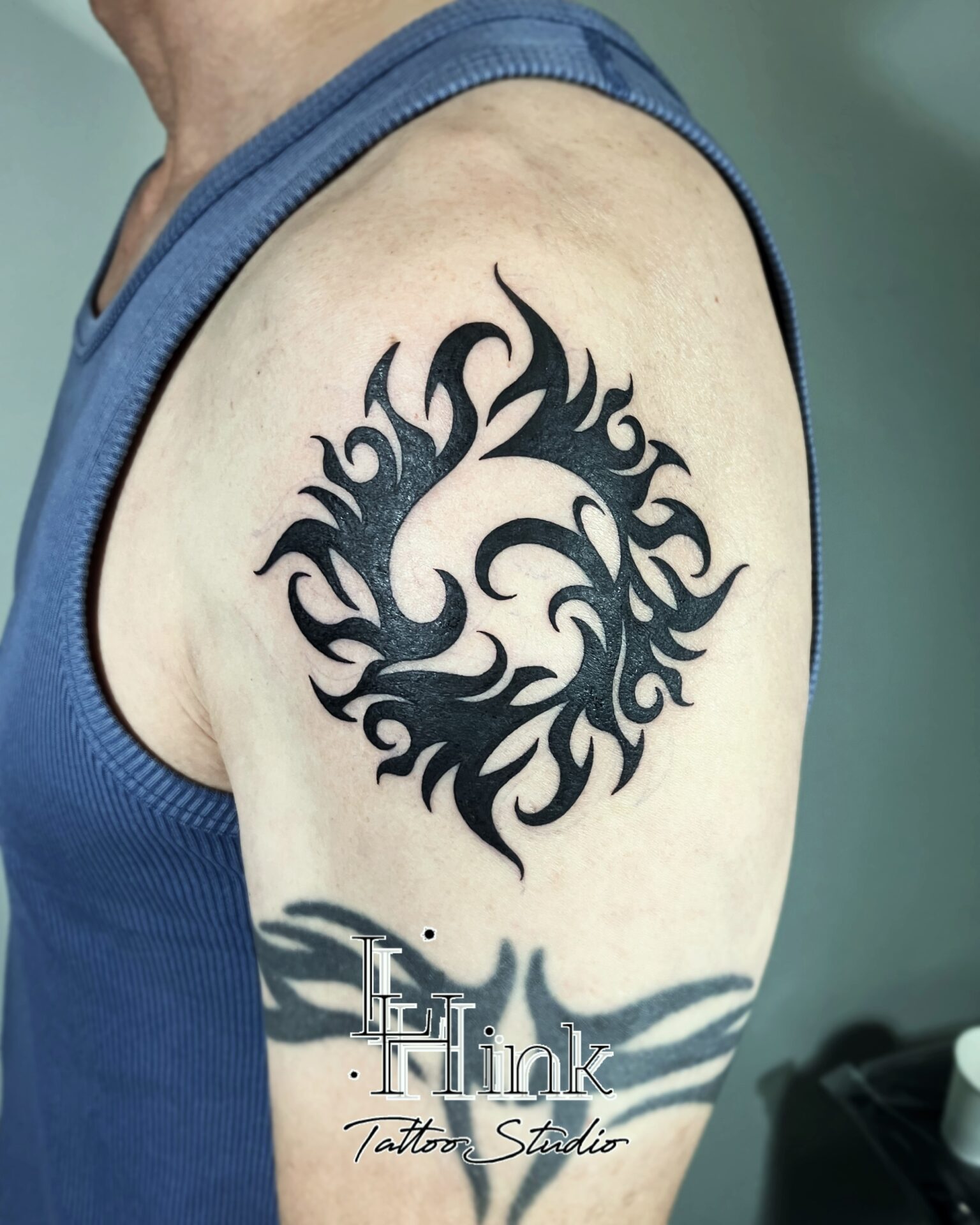 東京吉祥寺のタトゥースタジオLH ink Tattoo Studioで施術した TRIBAL SUN