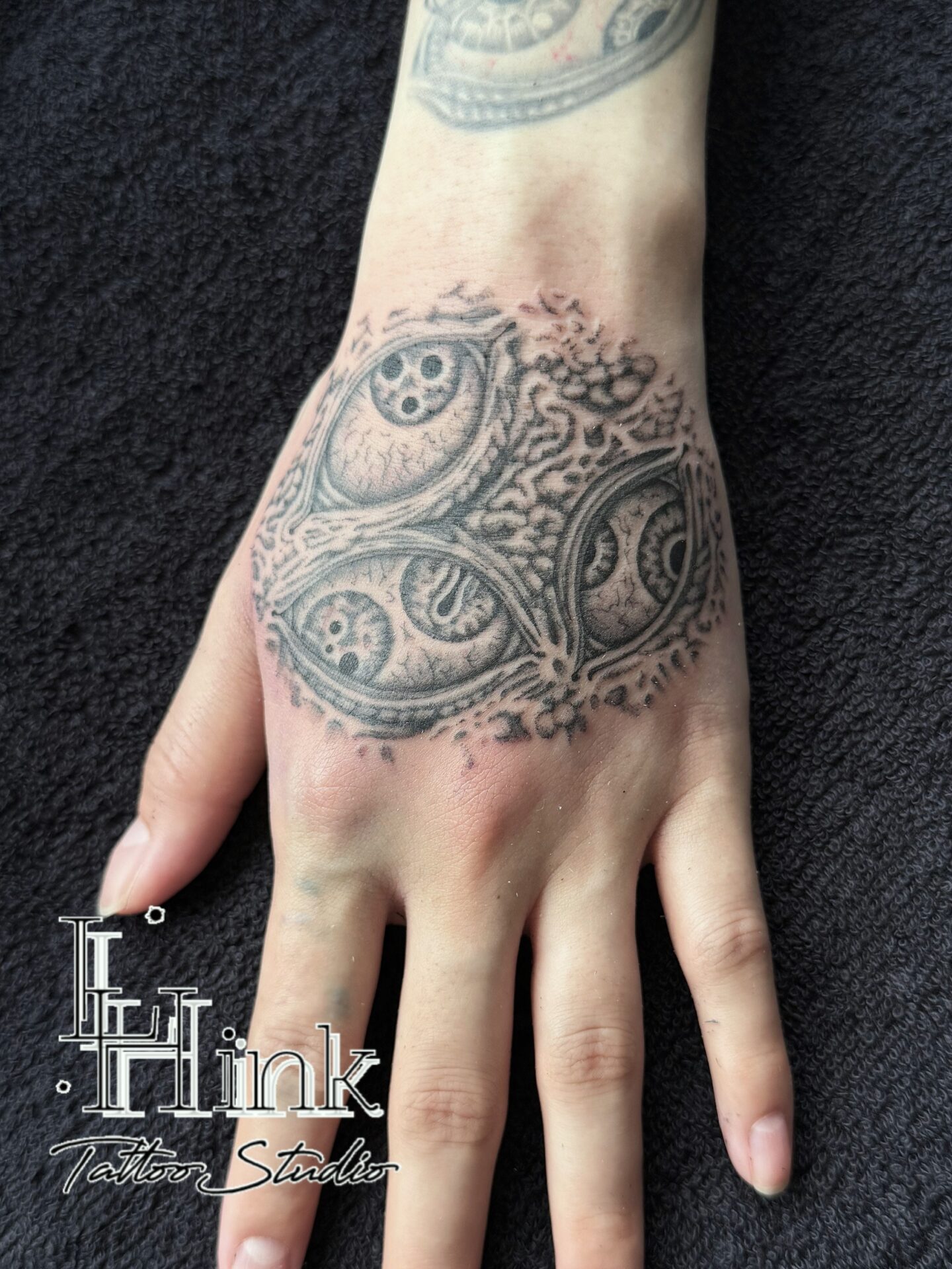 東京吉祥寺のタトゥースタジオLH ink Tattoo Studioで施術した 目