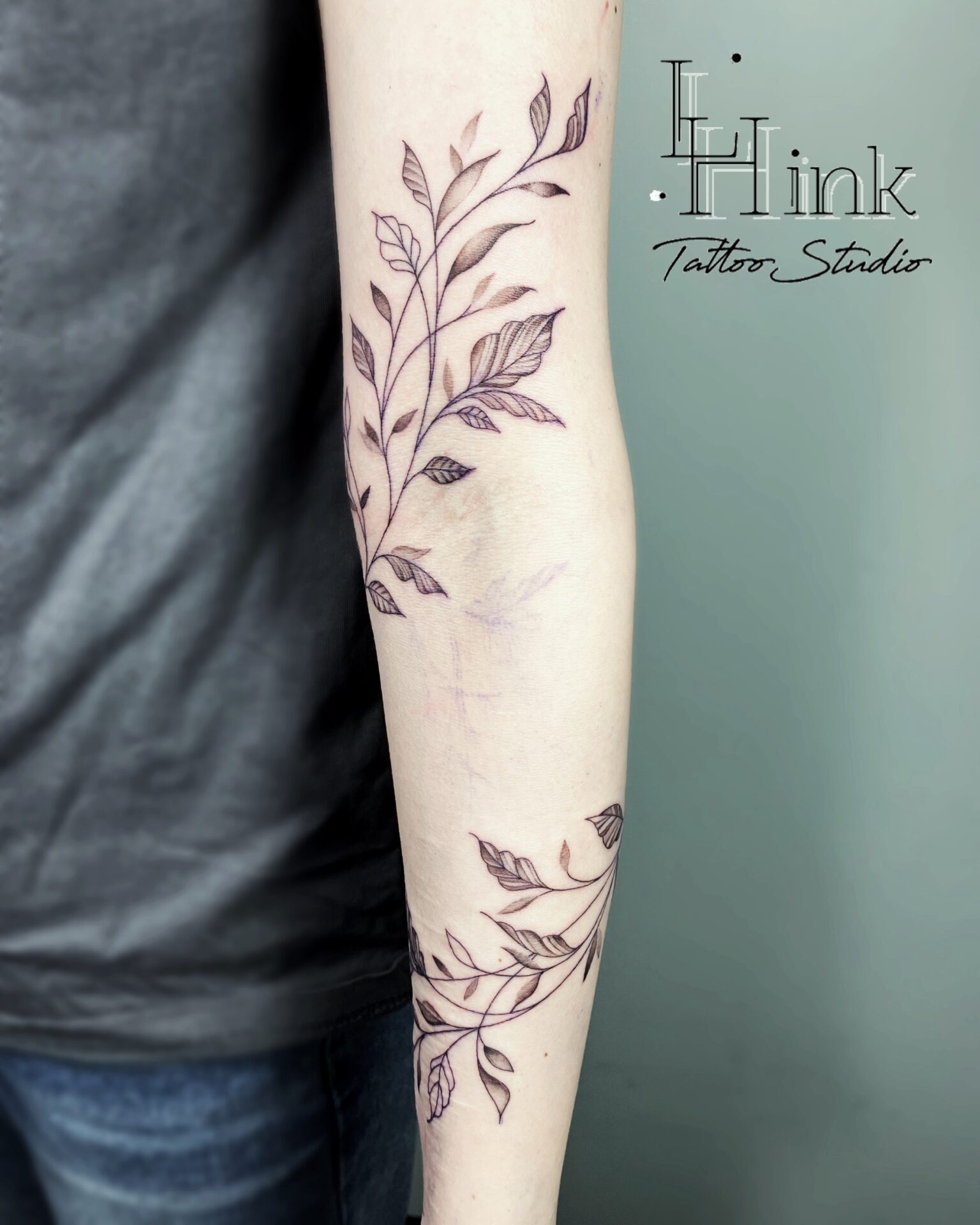 東京吉祥寺のタトゥースタジオLH ink Tattoo Studioで施術した Leaf