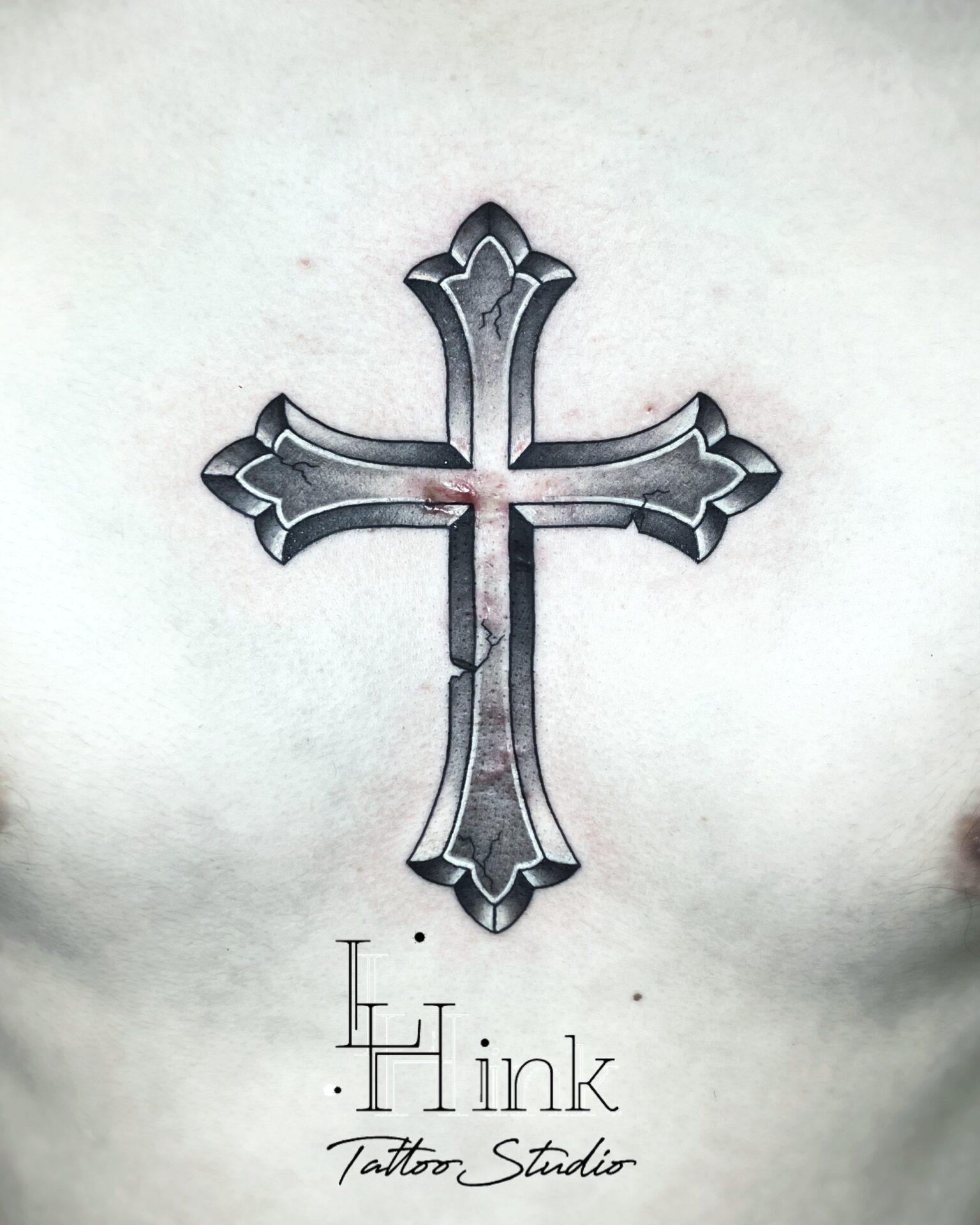 東京吉祥寺のタトゥースタジオLH ink Tattoo Studioで施術した 十字架