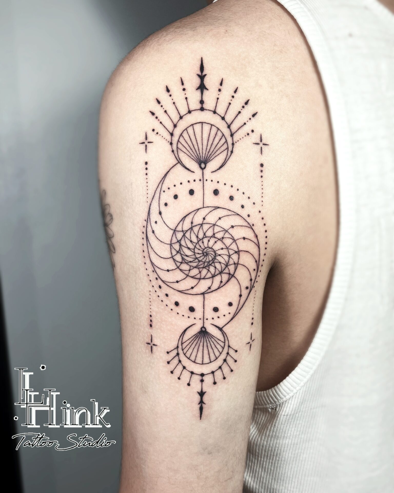 東京吉祥寺のタトゥースタジオLH ink Tattoo Studioで施術した ジオメトリックタトゥー